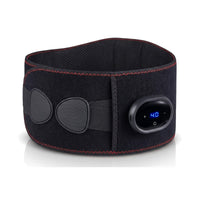 Ceinture lombaire chauffante et massante sans fil, noire surpiquée de rouge, avec son boîtier à écran LED, sur fond blanc