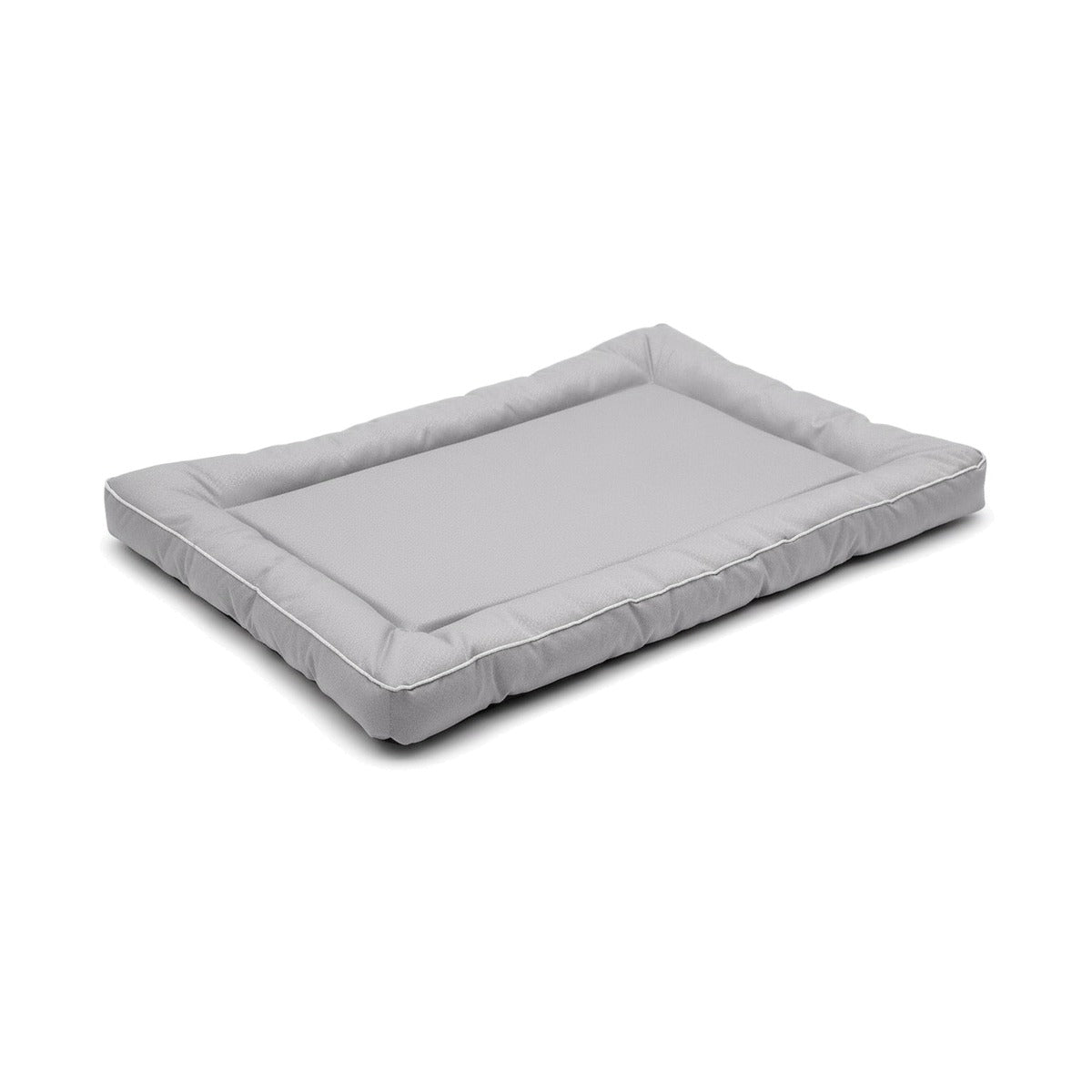 Coussin pour chien en tissu Oxford gris clair, bords rembourrés et passepoil blanc, sur fond blanc