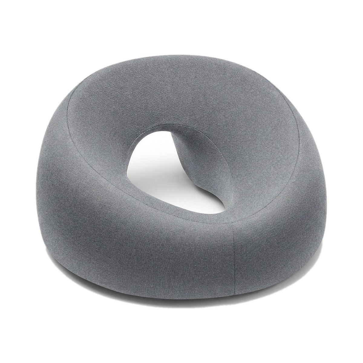 Coussin face vers le bas gris en mousse à mémoire de forme, ouverture pour le visage, sur fond blanc