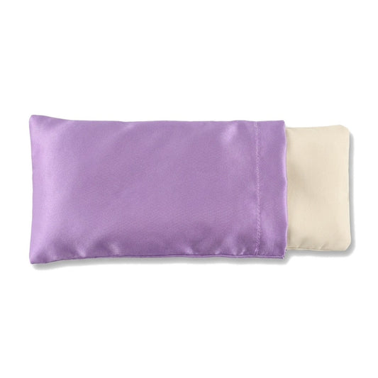 Coussin pour les yeux à la lavande, housse en satin lavande et sachet intérieur, sur fond blanc
