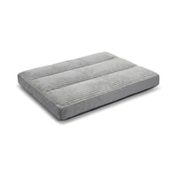Matelas pour grand chien en velours côtelé gris, sur fond blanc