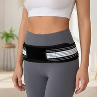 La ceinture portée bas, autour du bassin, sur un legging gris