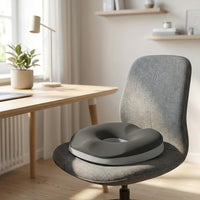 Le coussin bouée posé sur une chaise de bureau en télétravail