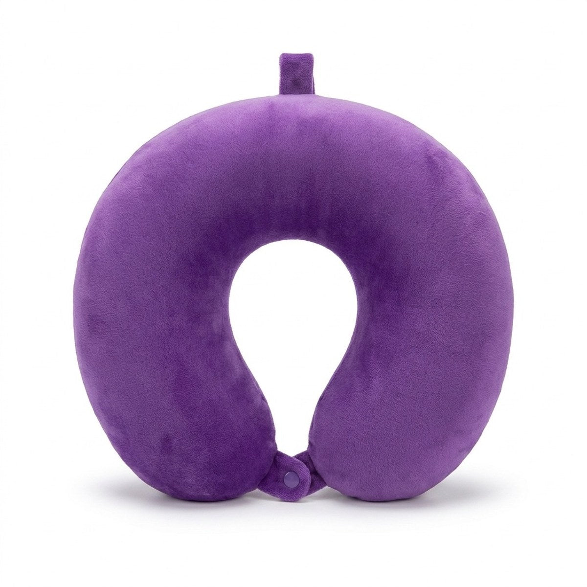 Coussin de voyage en U en velours violet sur fond blanc