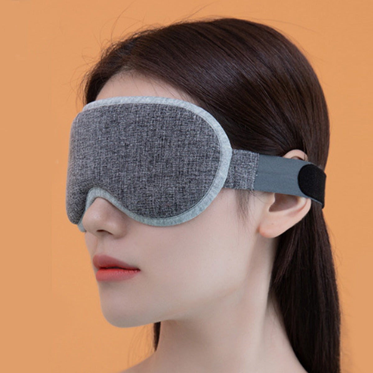 Masque chauffant gris porté, bandeau réglable à scratch