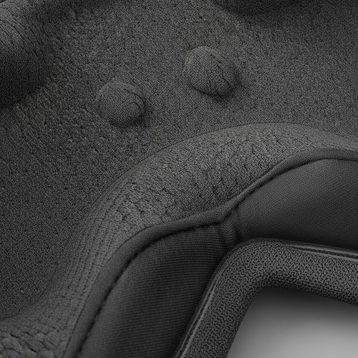 Détail : intérieur en maille respirante et coque 3D qui ne comprime pas les yeux
