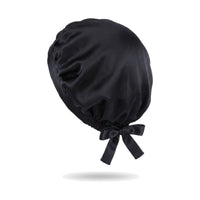 Coloris noir : bonnet de nuit en soie de mûrier sur fond blanc