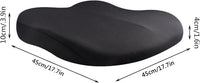 Coussin carré de siège voiture présenté sur fond clair