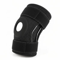 Genouillère noire avec stabilisateurs latéraux présentée sur fond clair