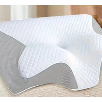 Détail du tissu matelassé et des bords gris de l’oreiller CerviCore