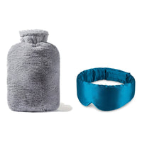 Coffret nuit au chaud : bouillotte en fausse fourrure gris et masque de nuit en soie canard, sur fond blanc