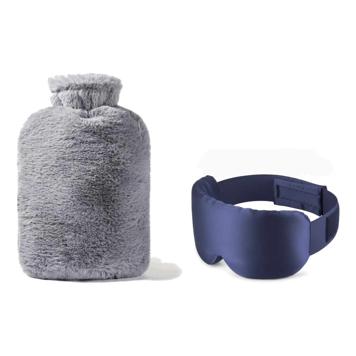 Coffret nuit au chaud : bouillotte en fausse fourrure gris et masque de nuit en soie marine, sur fond blanc
