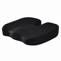 Coussin d’assise noir en maille, surface profilée et découpe arrière en U — visuel retouché