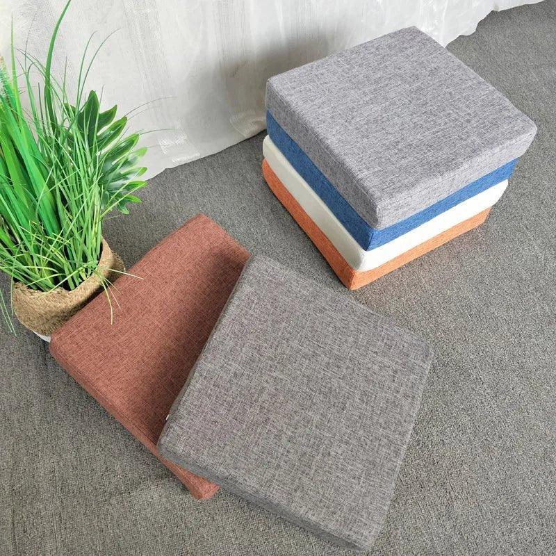 Coussins carrés gris, bleu, beige, orange et café vus de dessus