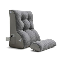 Coussin de lecture pour lit gris seul sur fond blanc