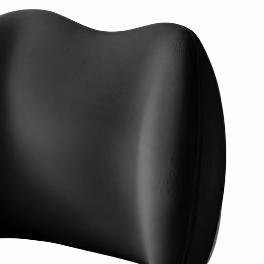 Détail du profil incurvé et du bord du coussin lombaire noir — visuel retouché