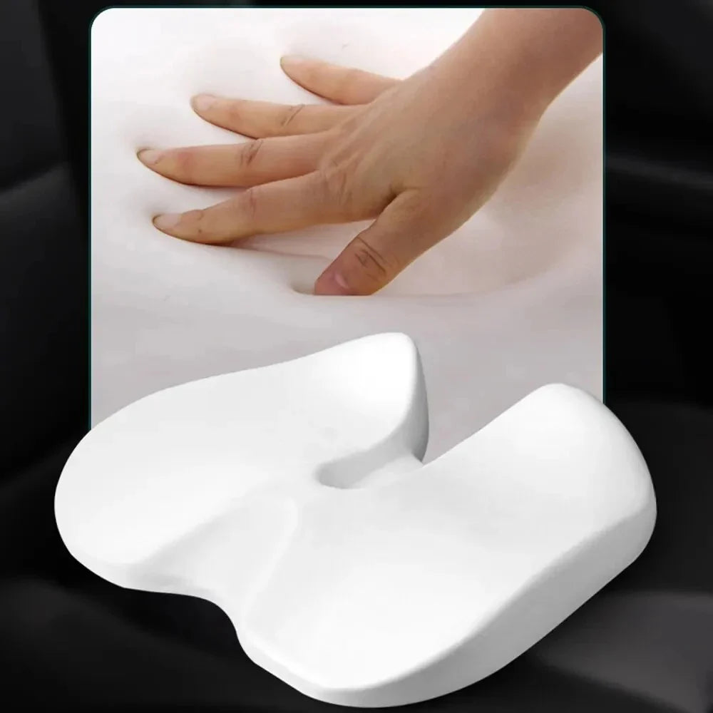 Mousse à mémoire de forme blanche du coussin ErgoDrive, sans housse, pressée à la main