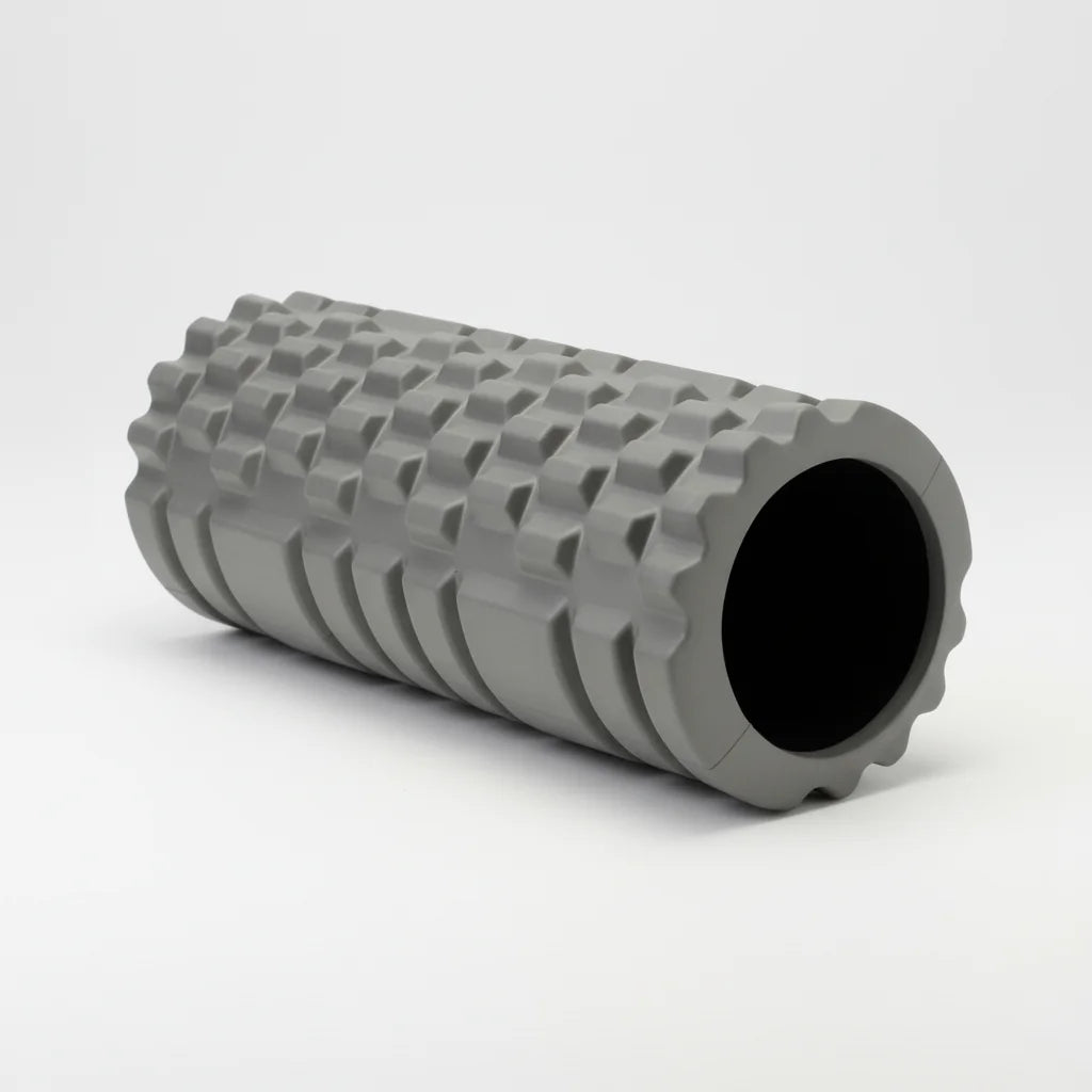 Détail de la surface quadrillée d'un rouleau cylindrique gris