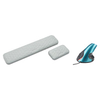 Pack poste de travail : repose-poignets clavier et souris gris et souris verticale bleu, sur fond blanc