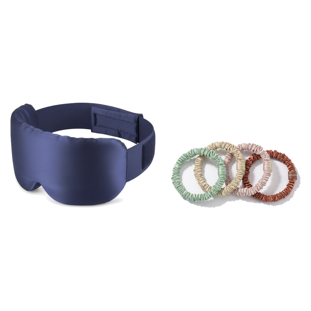 Pack soie de mûrier : masque de nuit marine et 4 chouchous assortiment pastels, sur fond blanc