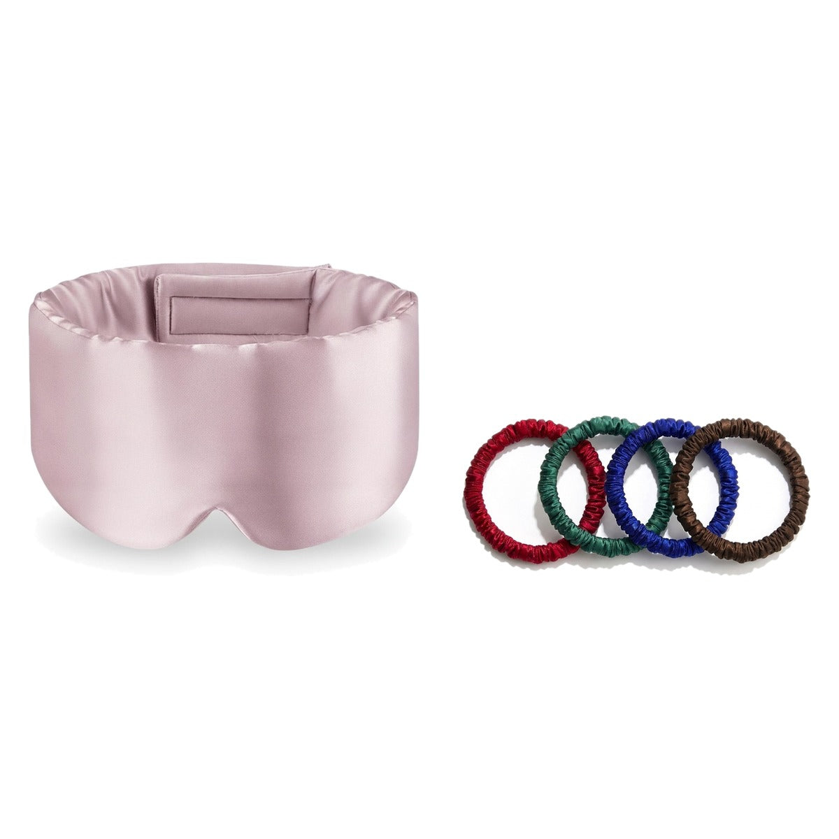 Pack soie de mûrier : masque de nuit rose et 4 chouchous assortiment bijoux, sur fond blanc
