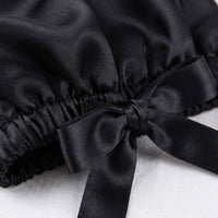 Détail : bord élastique froncé et ruban de satin, coloris noir