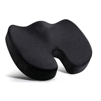 Coussin d’assise PostureCore noir à découpe en U, vue de trois quarts sur fond blanc